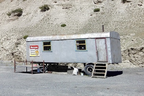 picture of a mobile home in the middle of the desert